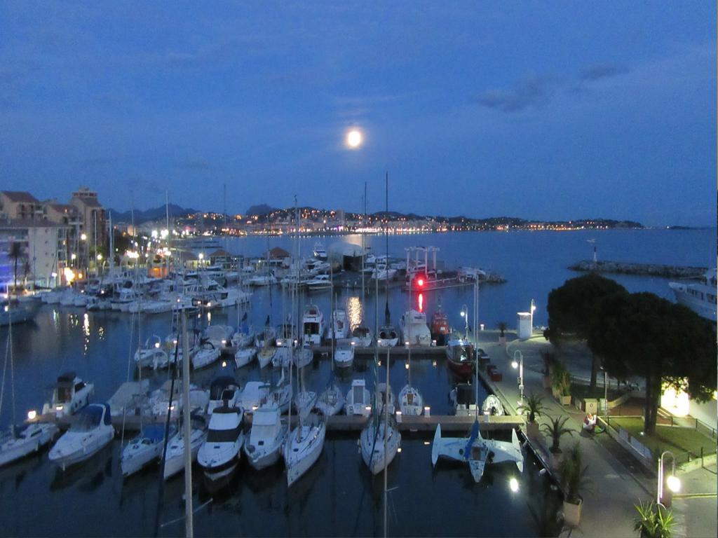 Boutique Apartment Hirondelle Port Frejus Exterior photo
